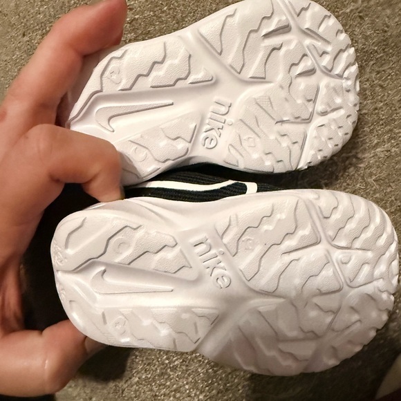 Nike Kids Black and White Sneakers - Picture 2 of 3